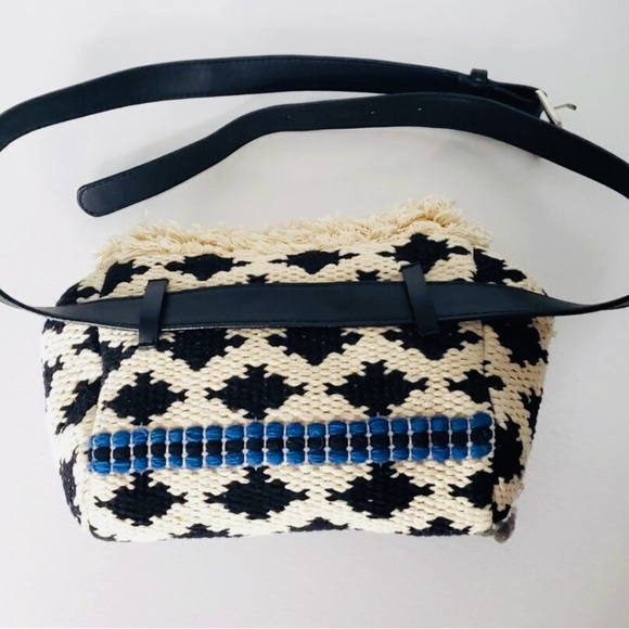 Roller Rabbit Belt Bag, New Without Tags, Sherpa, Cream, Aztec Pattern - Picture 5 of 5